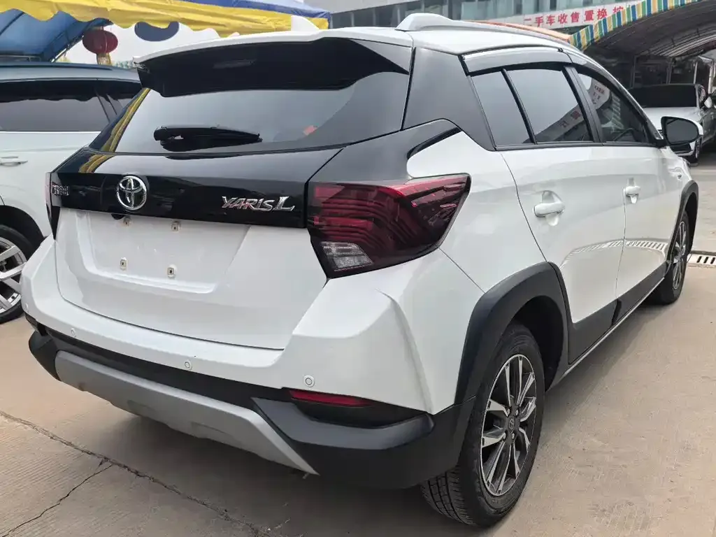 Toyota Yaris L — фото 7