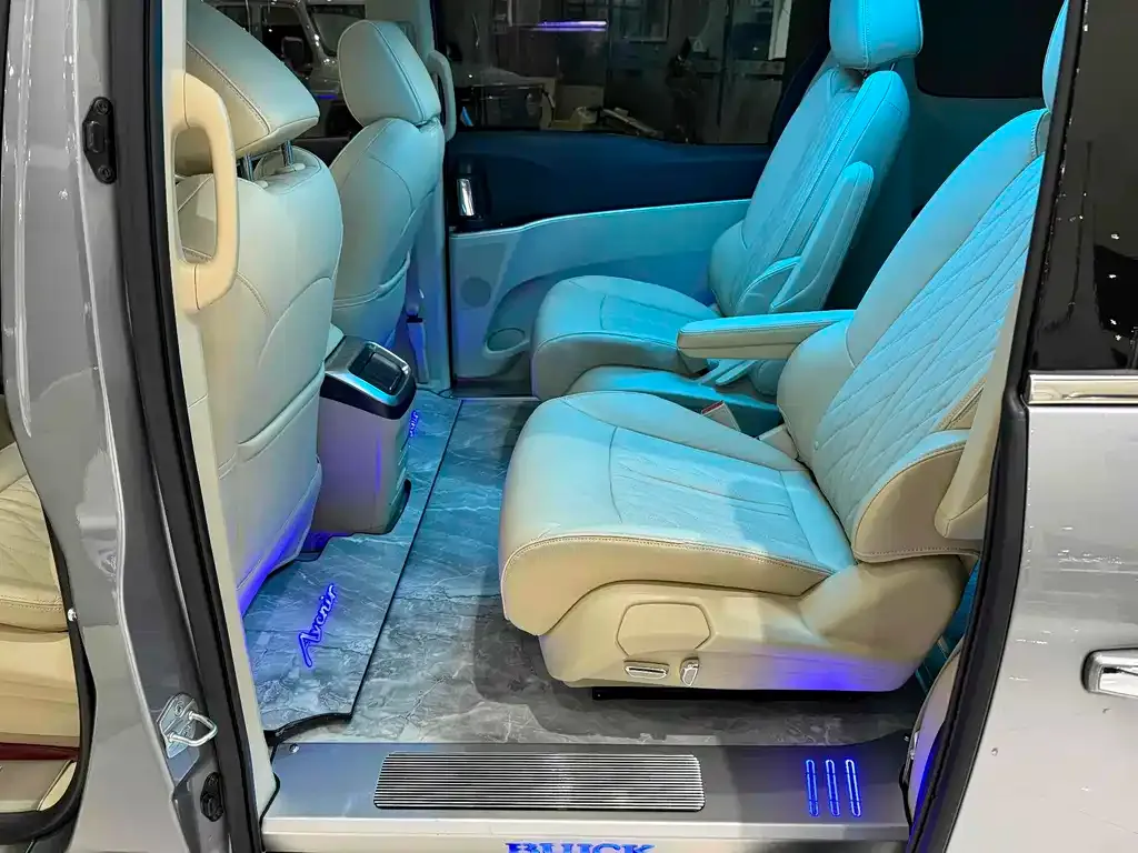 Buick GL8 2023 из CN, фото 2