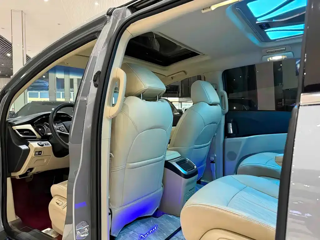 Buick GL8 2023 из CN, фото 8