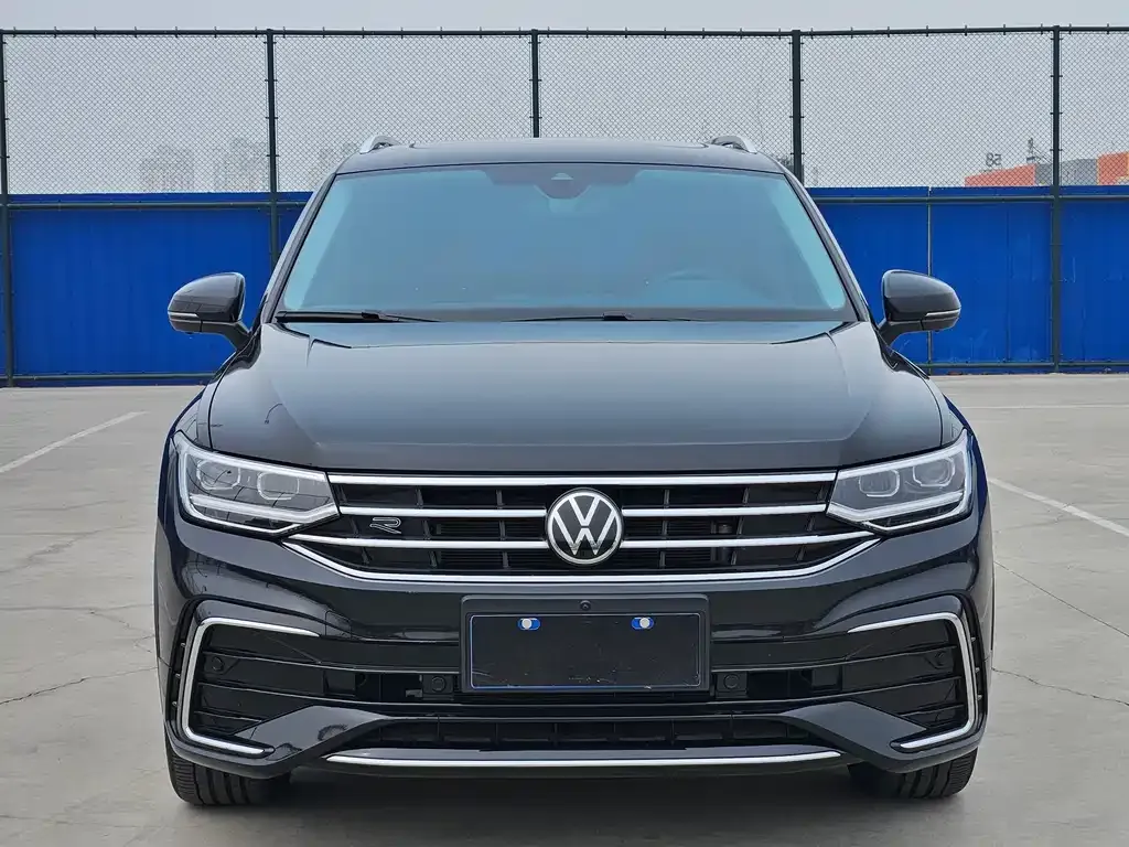 Volkswagen Tiguan L — фото 4