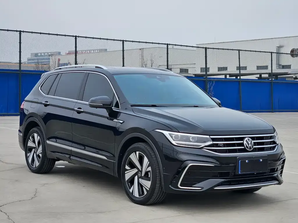 Volkswagen Tiguan L — фото 9