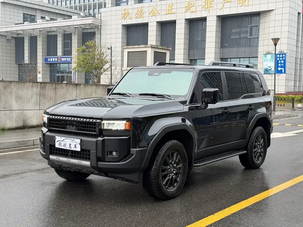 Toyota Prado — фото 1