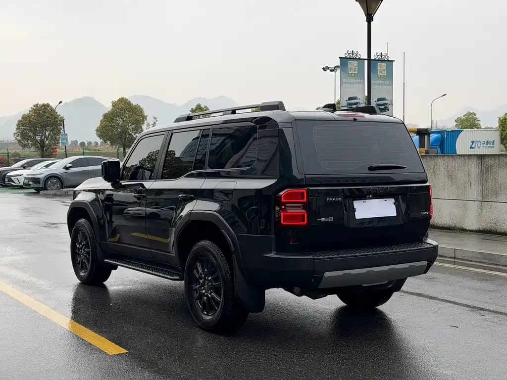 Toyota Prado — фото 9