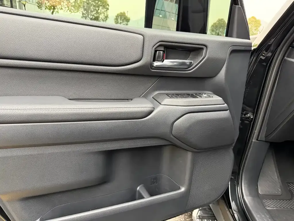 Toyota Prado — фото 6