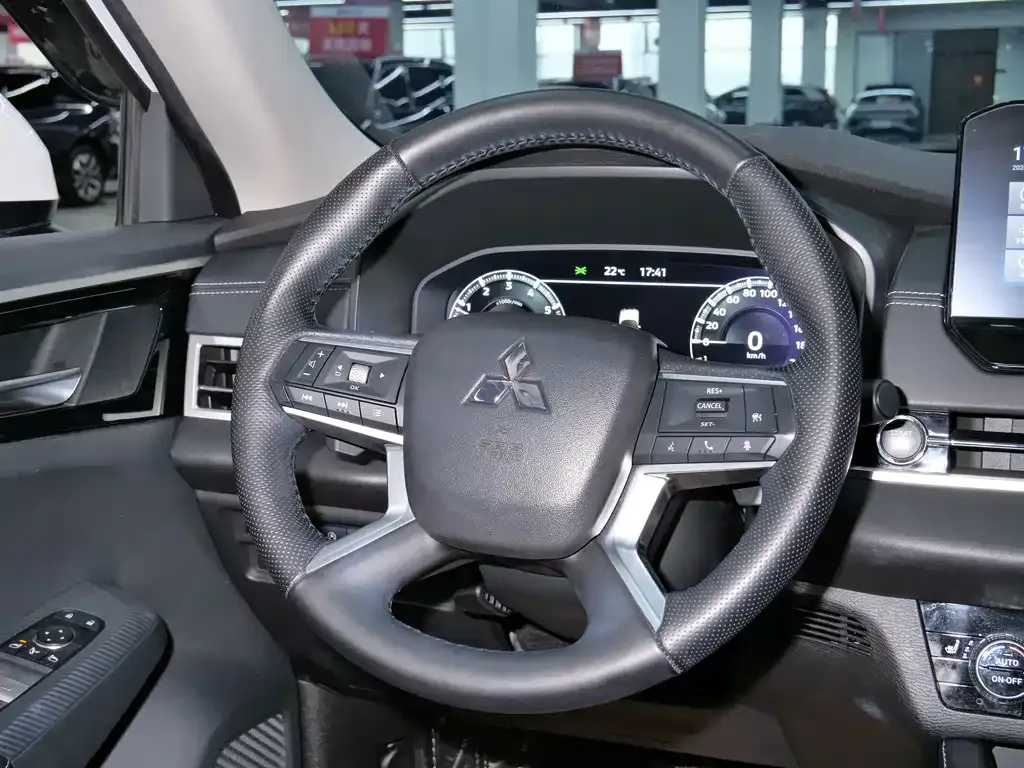 Mitsubishi Outlander 2023 из CN, фото 10