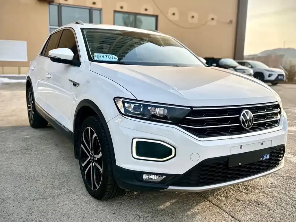 Volkswagen T-Roc — фото 10