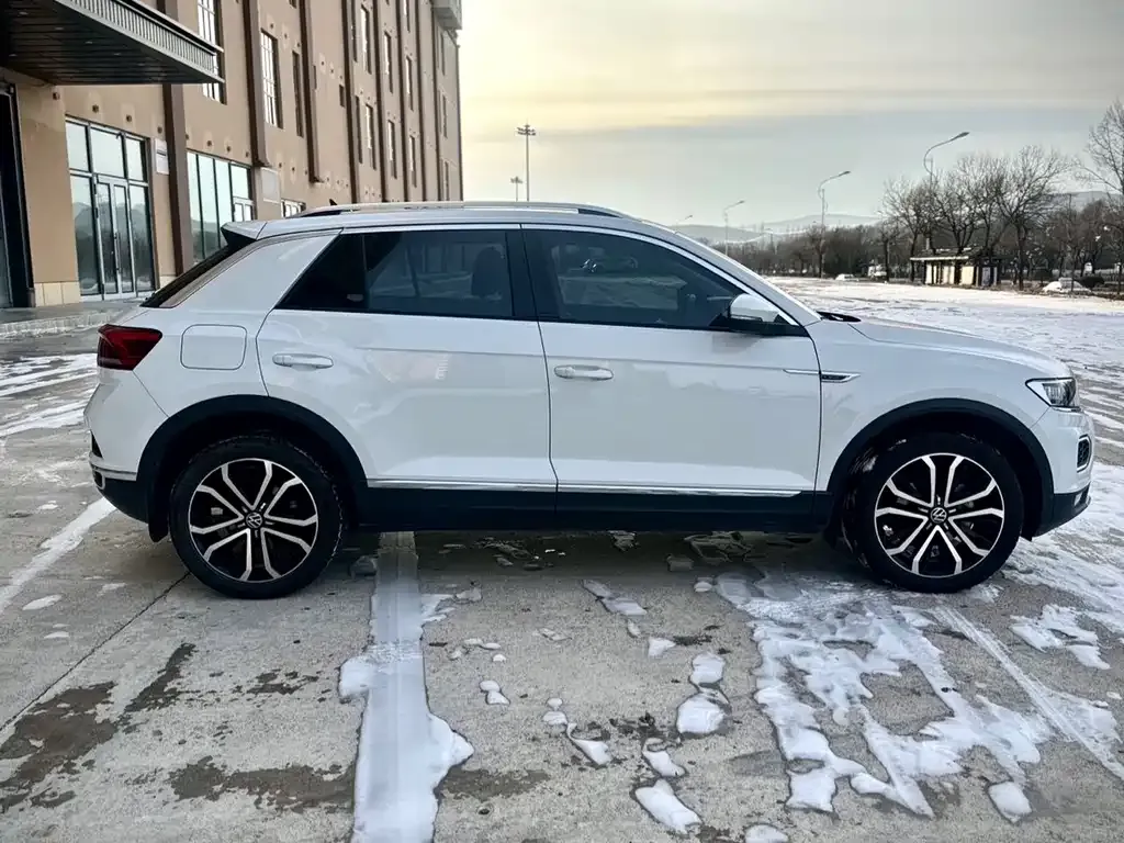 Volkswagen T-Roc — фото 6