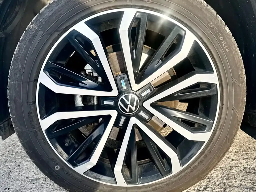 Volkswagen T-Roc — фото 2