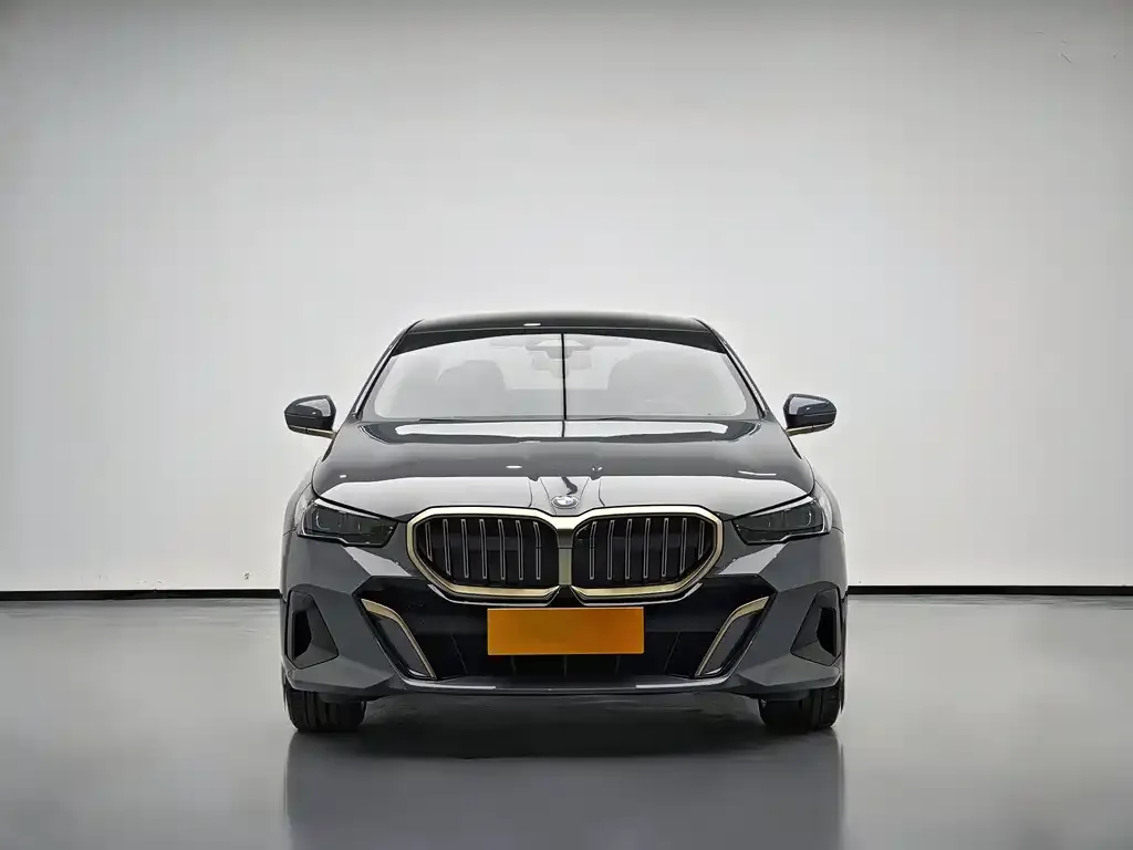 BMW 5 Series — фото 4