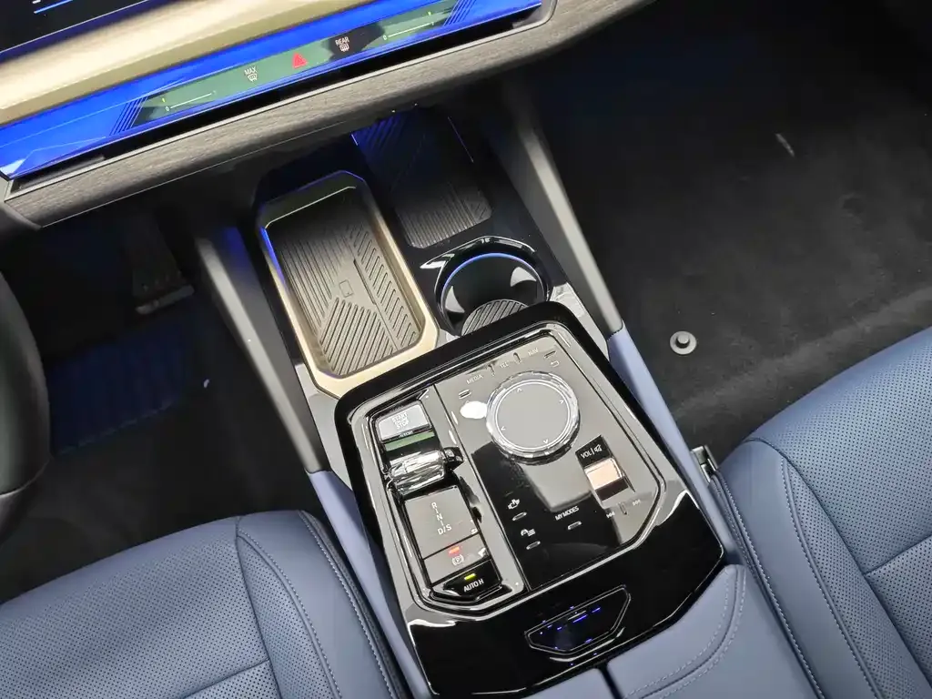 BMW 5 Series — фото 10