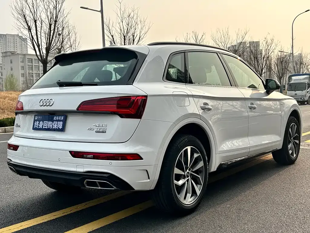 Audi Q5L — фото 5