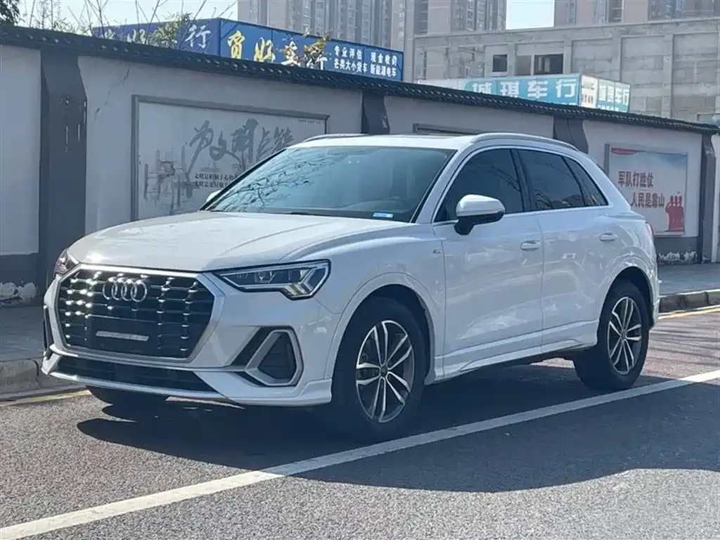 Audi Q3 — фото 1