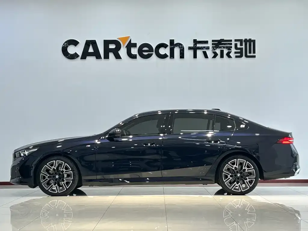 BMW 5 Series 2025 из CN, фото 6