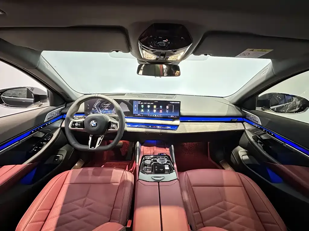 BMW 5 Series 2025 из CN, фото 9