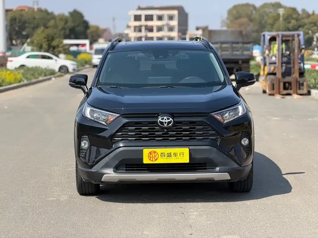 Toyota RAV4 — фото 10