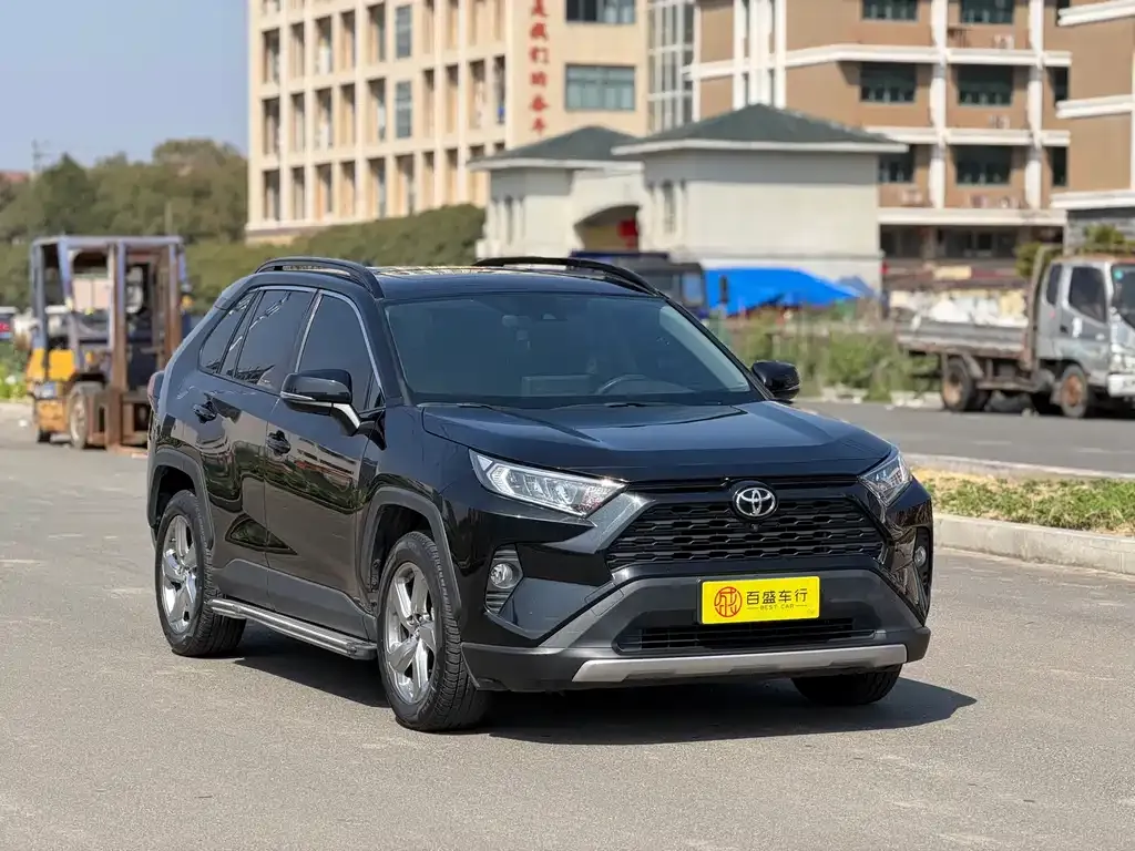 Toyota RAV4 — фото 7