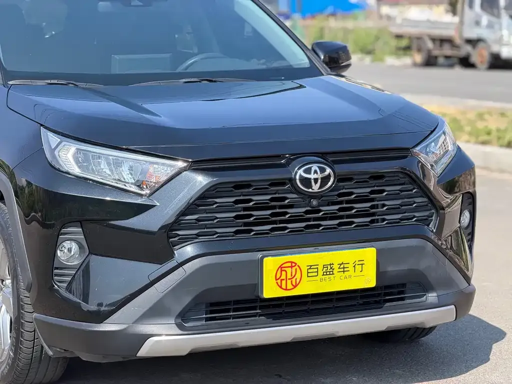 Toyota RAV4 — фото 6