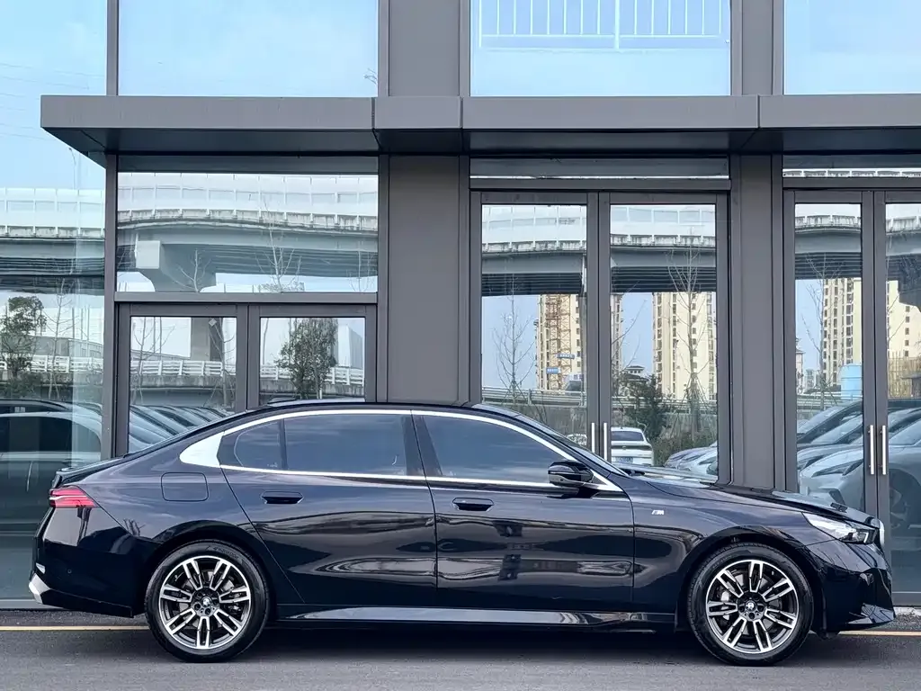 BMW 5 Series — фото 3