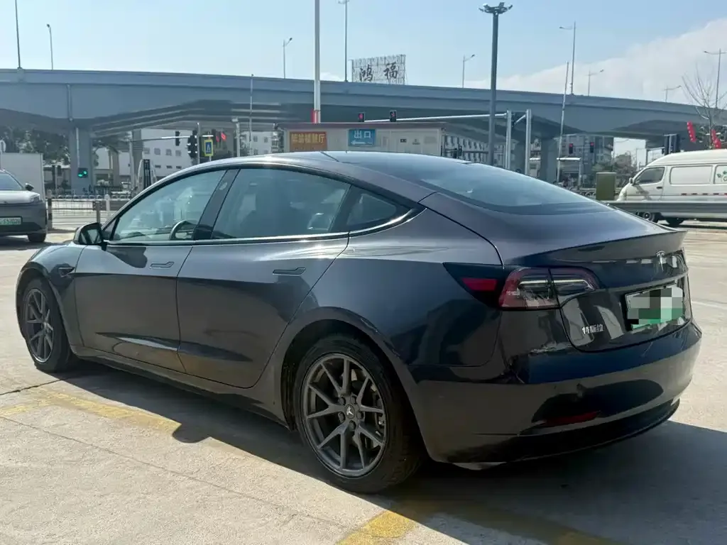 Tesla Model 3 — фото 7