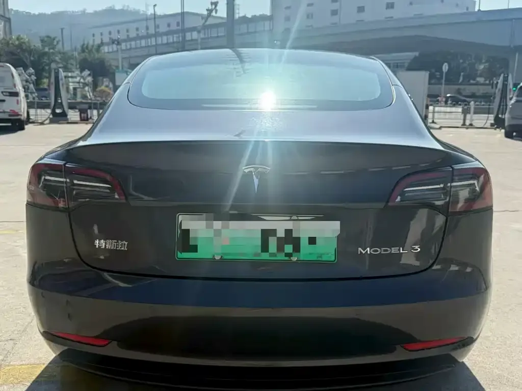 Tesla Model 3 — фото 3