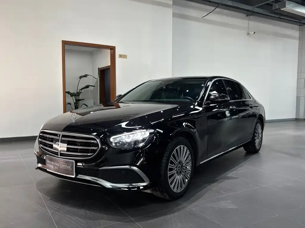 Mercedes-Benz E-Class — фото 1