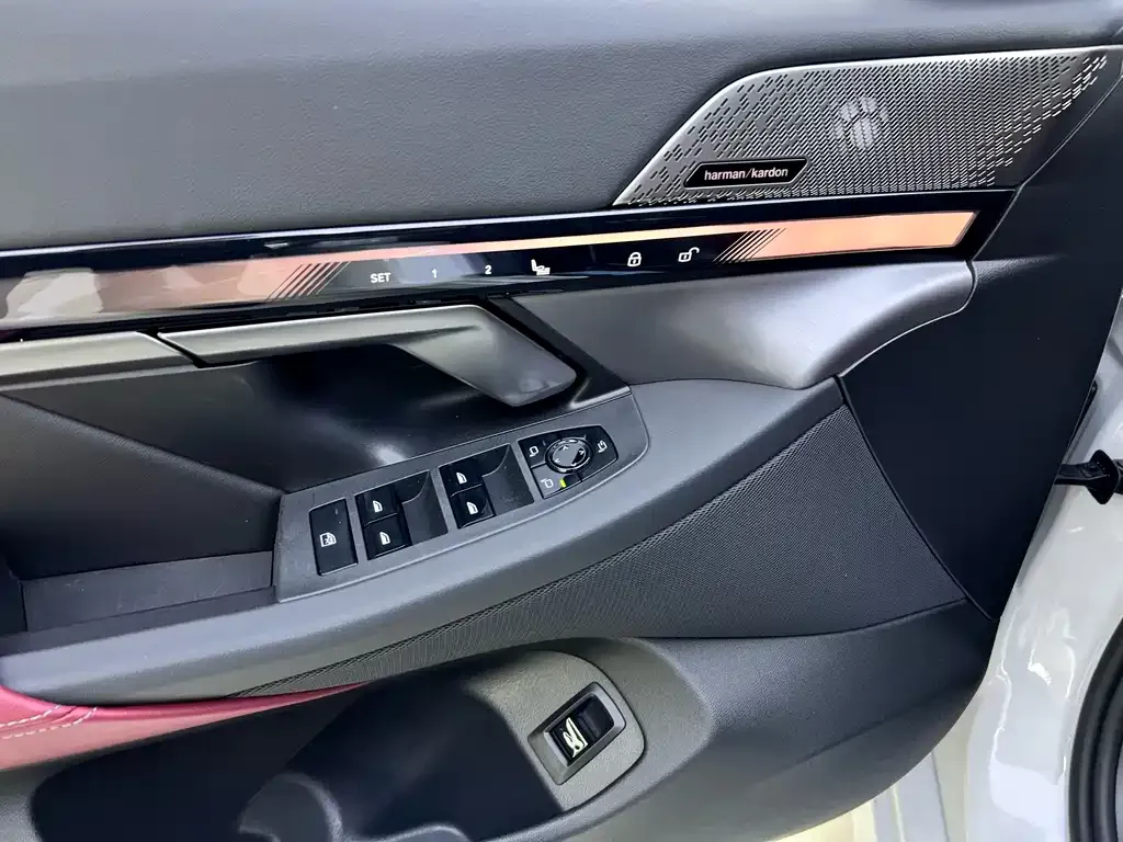 BMW 5 Series — фото 9