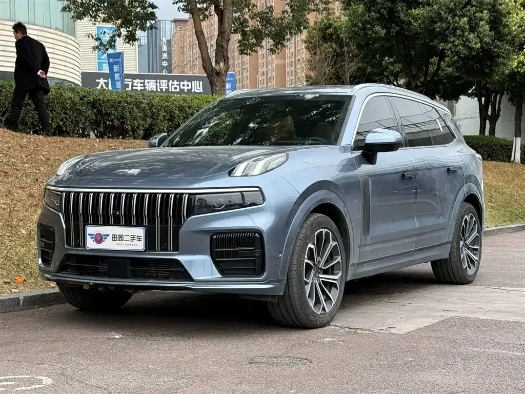 Lynk & Co 09