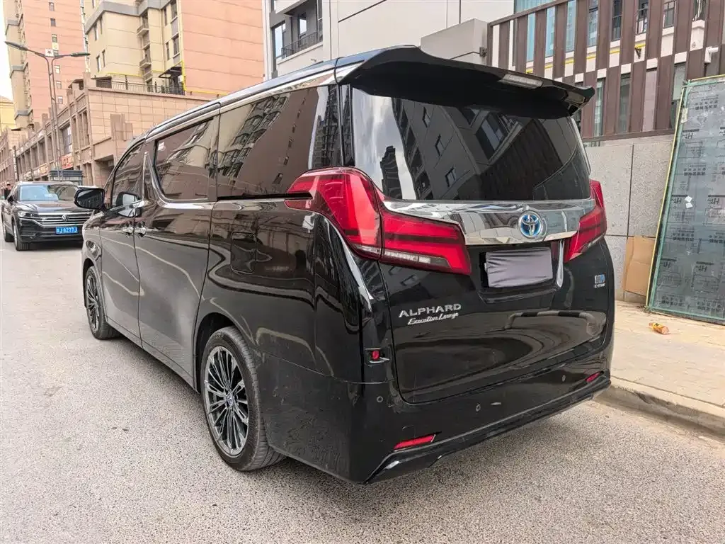 Toyota Alphard — фото 7