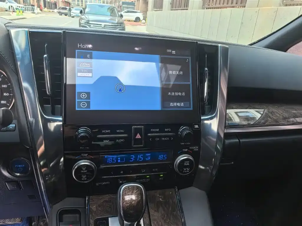Toyota Alphard — фото 6