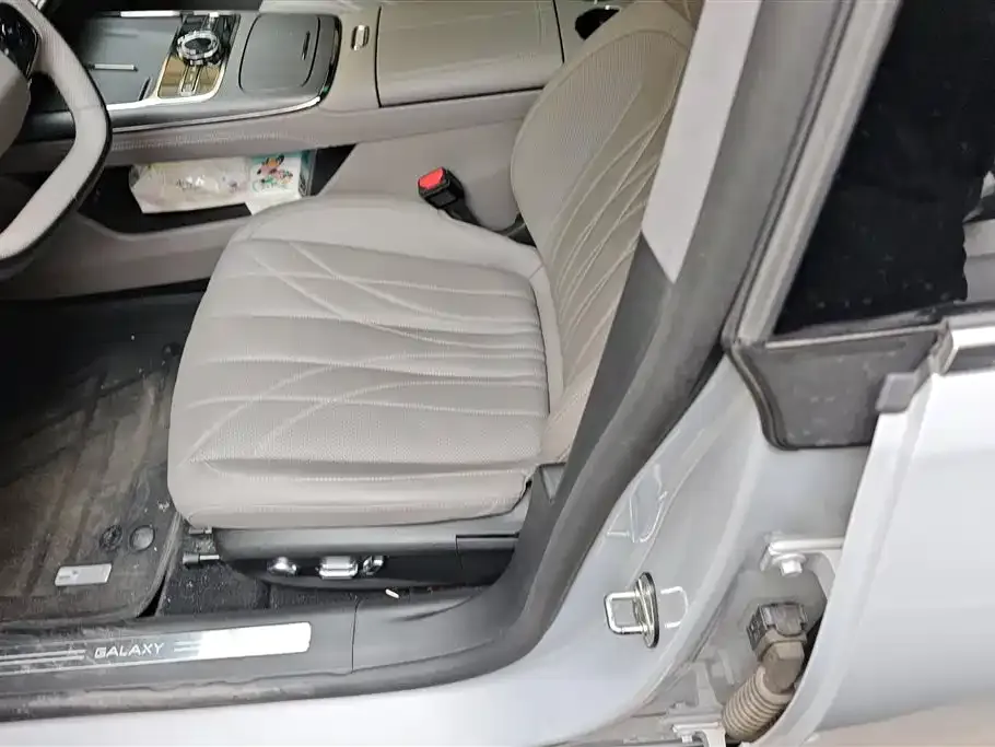 Geely Galaxy Xingyao 8 2025 из CN, фото 6