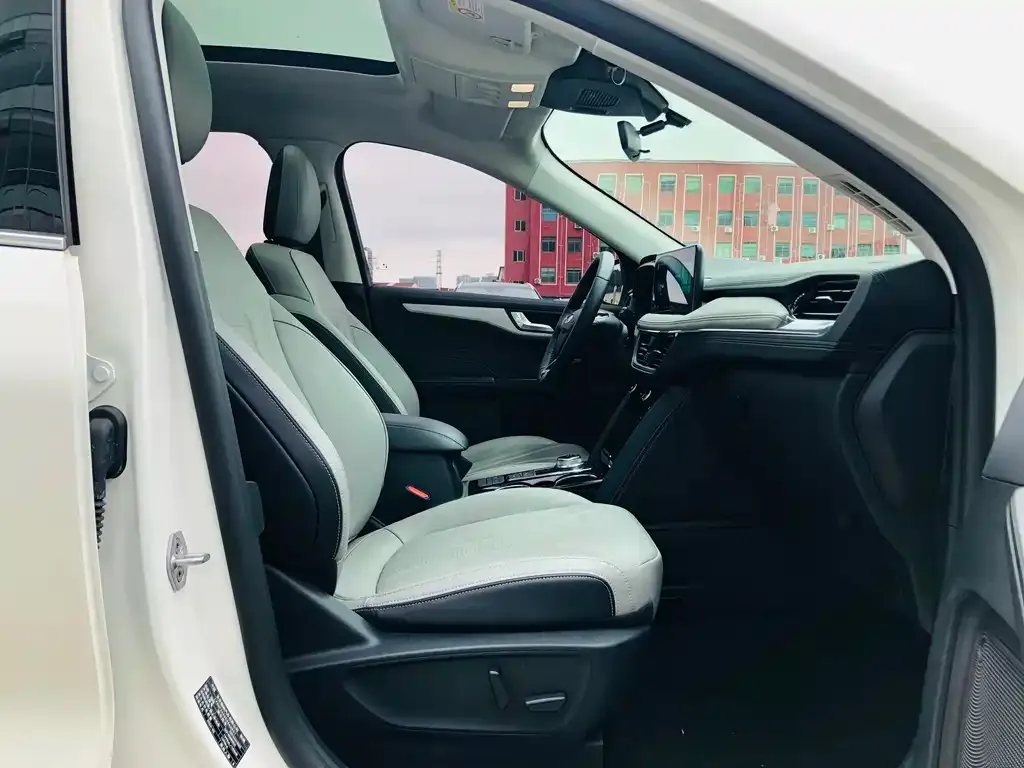 Ford Escape 2024 из CN, фото 2