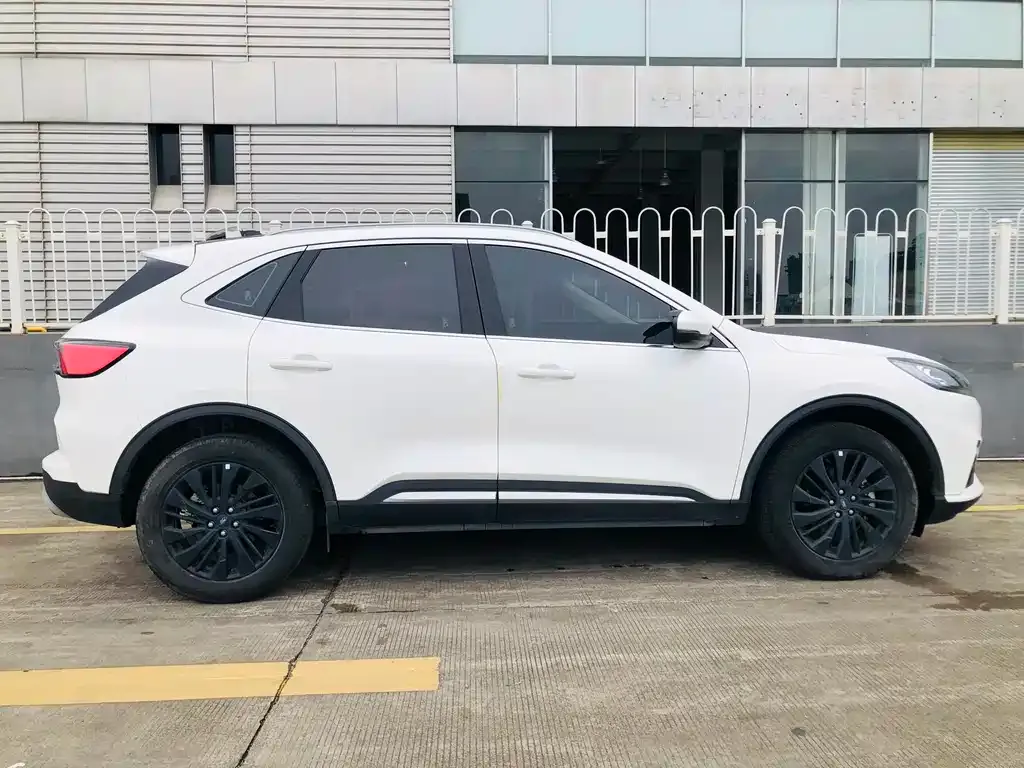 Ford Escape 2024 из CN, фото 4