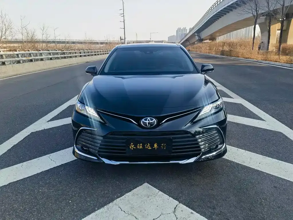 Toyota Camry — фото 9
