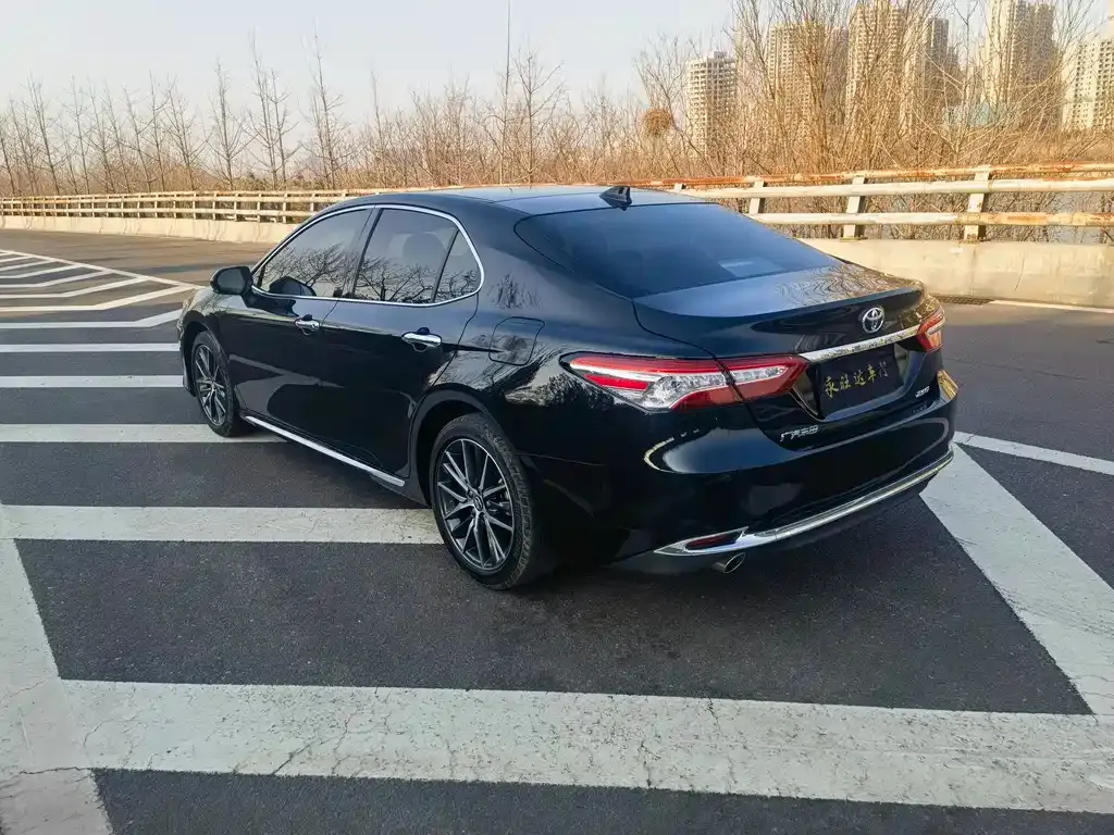 Toyota Camry — фото 5
