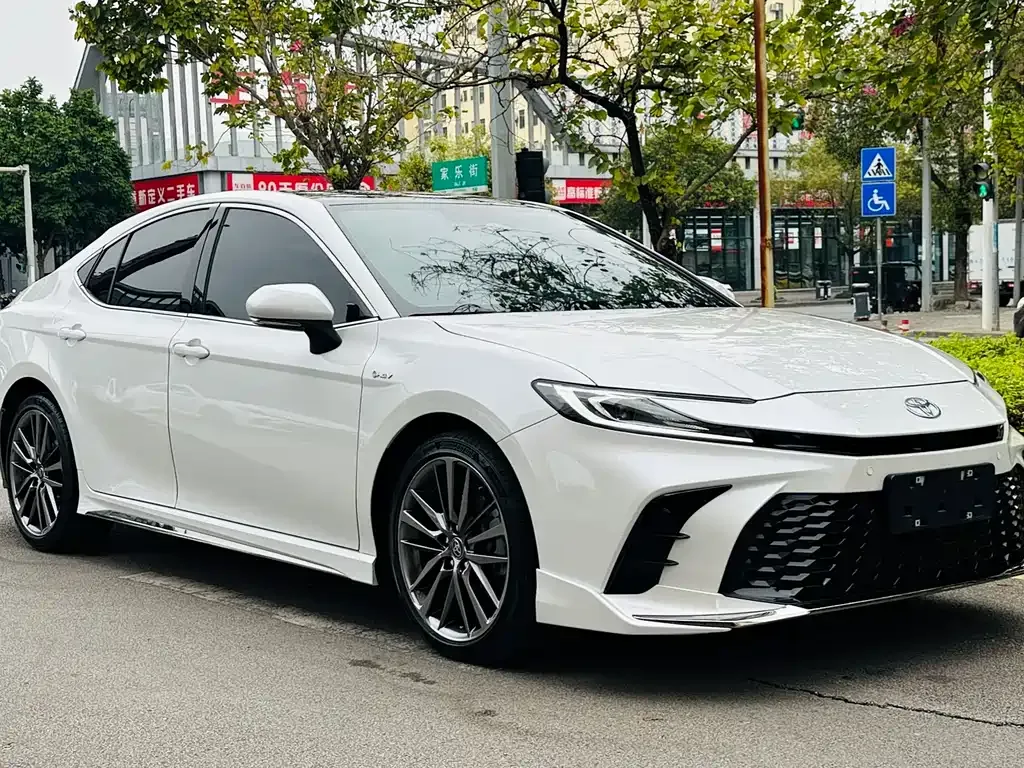 Toyota Camry — фото 10