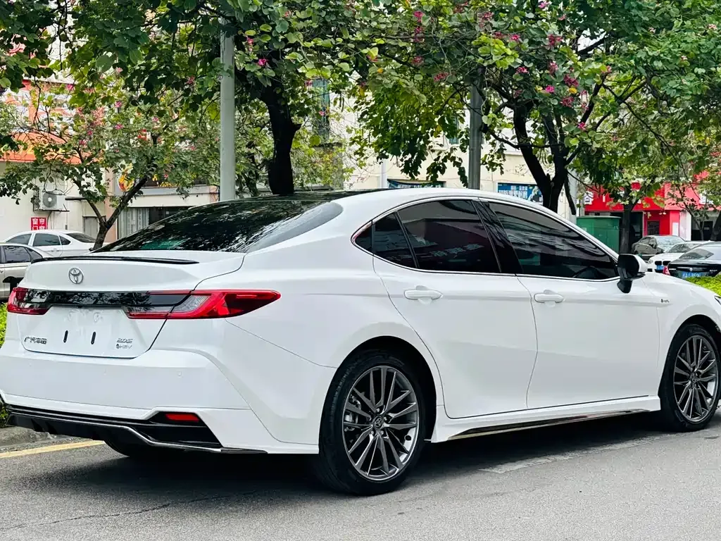 Toyota Camry — фото 4