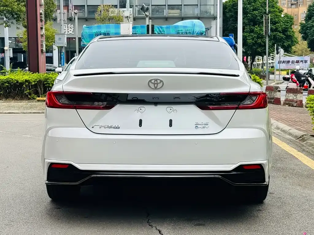 Toyota Camry — фото 9