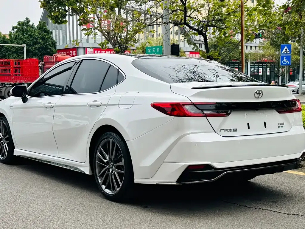 Toyota Camry — фото 7