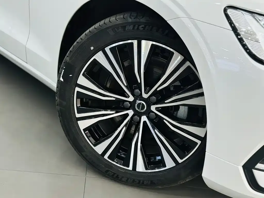 Volvo S60 — фото 10