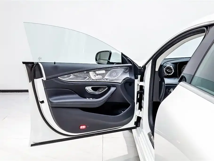 Mercedes-Benz CLS — фото 2