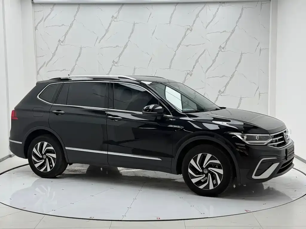 Volkswagen Tiguan L 2023 из CN, фото 3