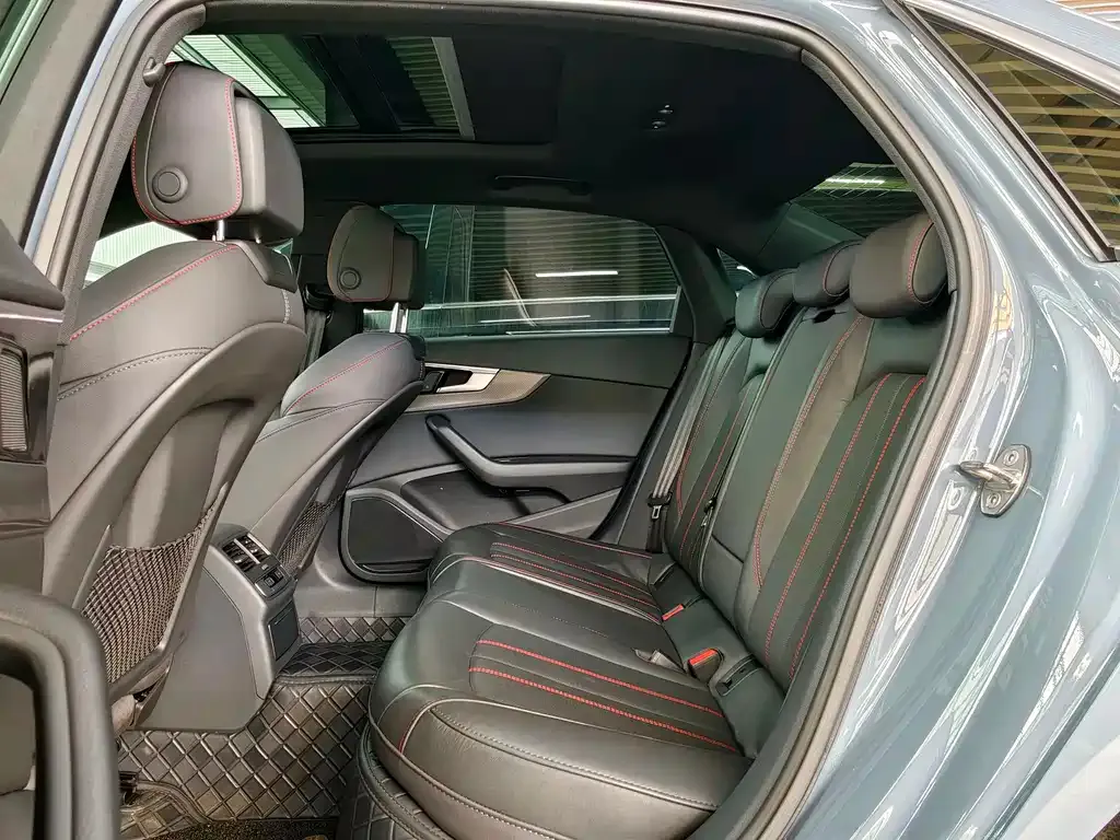Audi A4L 2022 из CN, фото 3