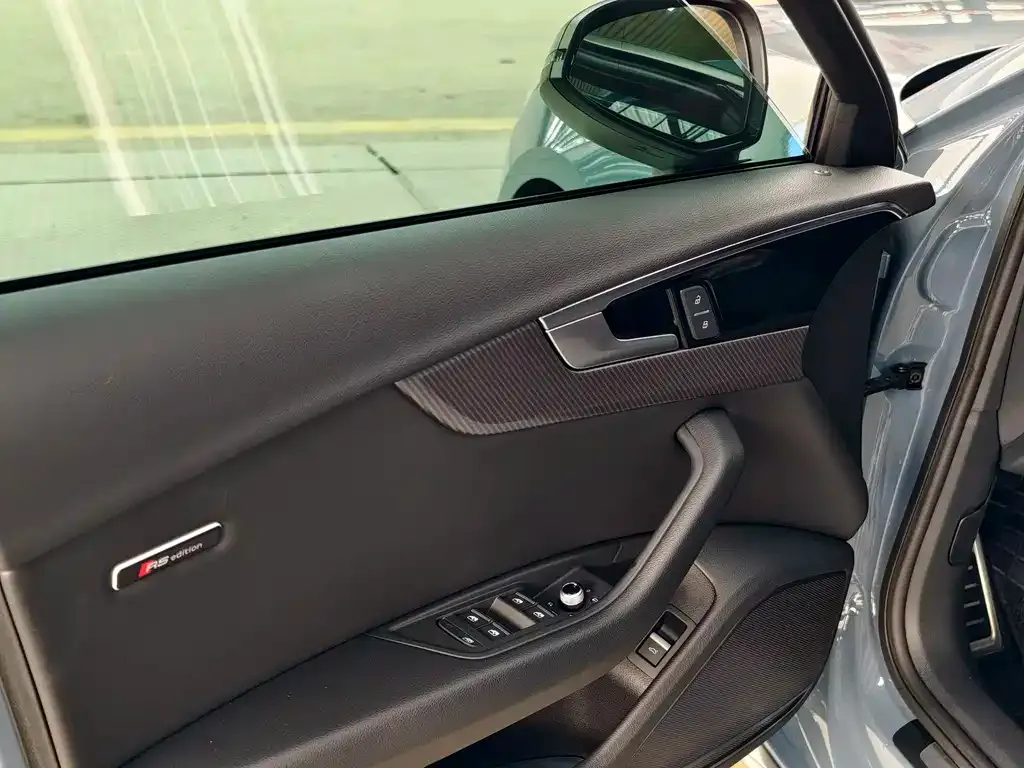 Audi A4L 2022 из CN, фото 5