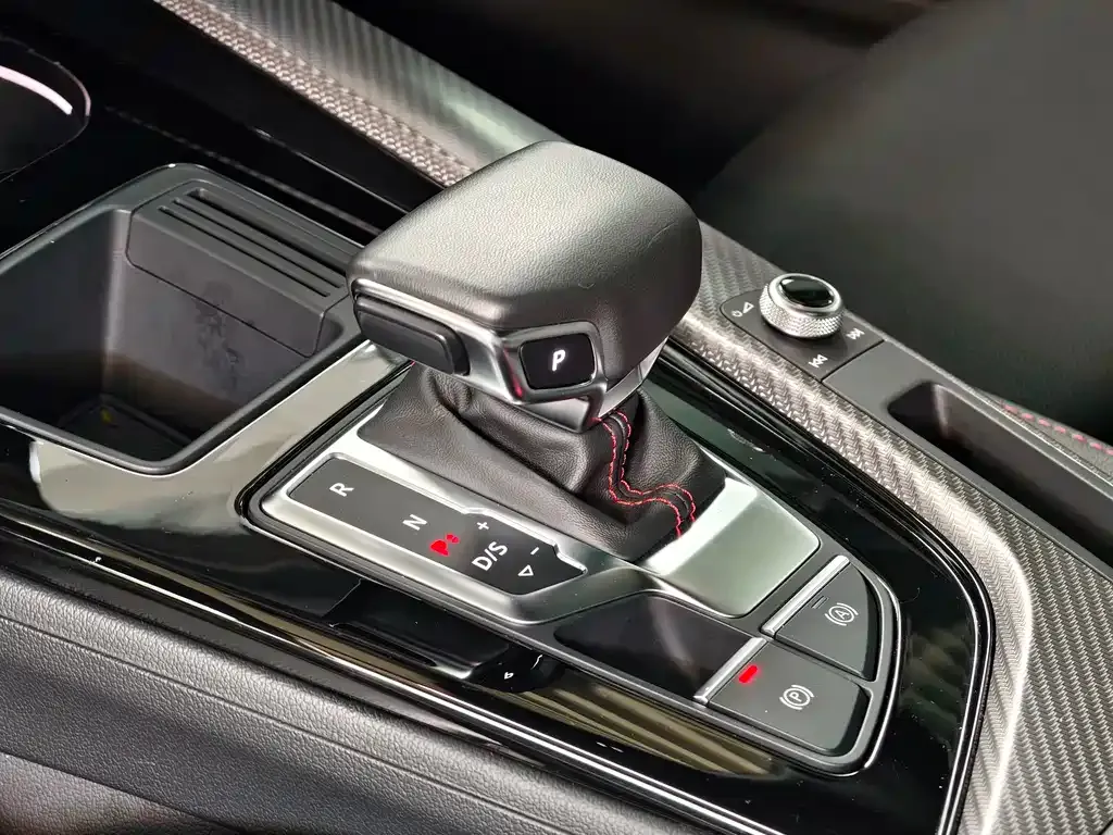 Audi A4L 2022 из CN, фото 9