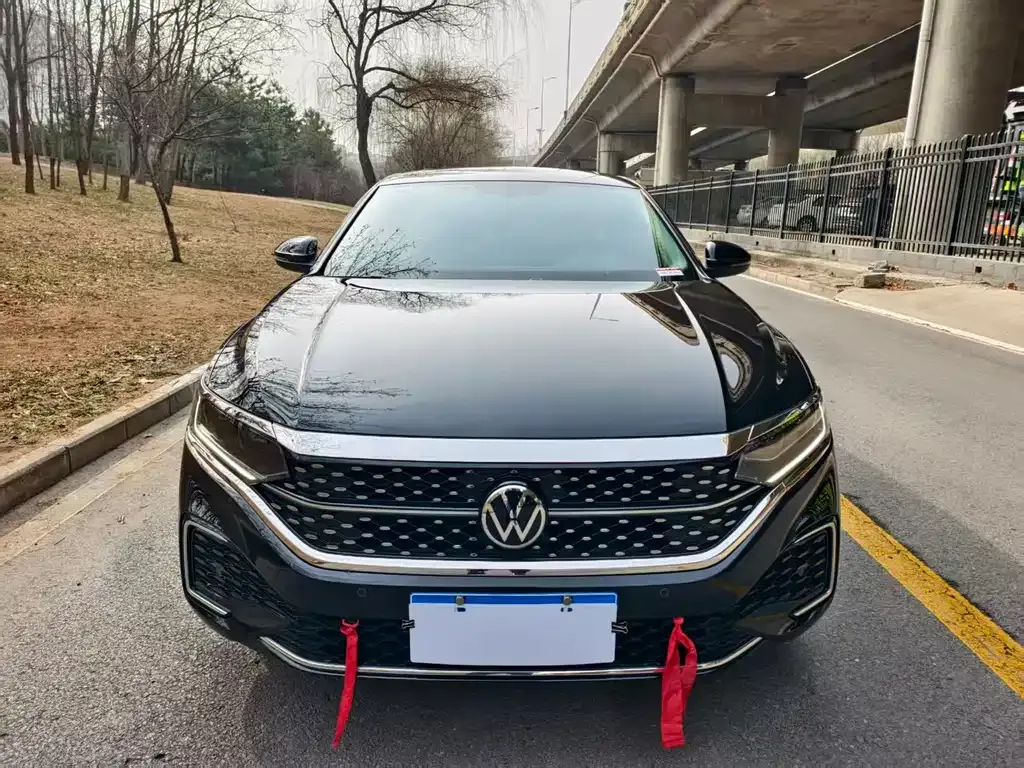 Volkswagen Passat — фото 1
