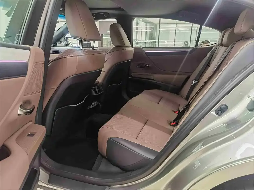 Lexus ES 2025 из CN, фото 6