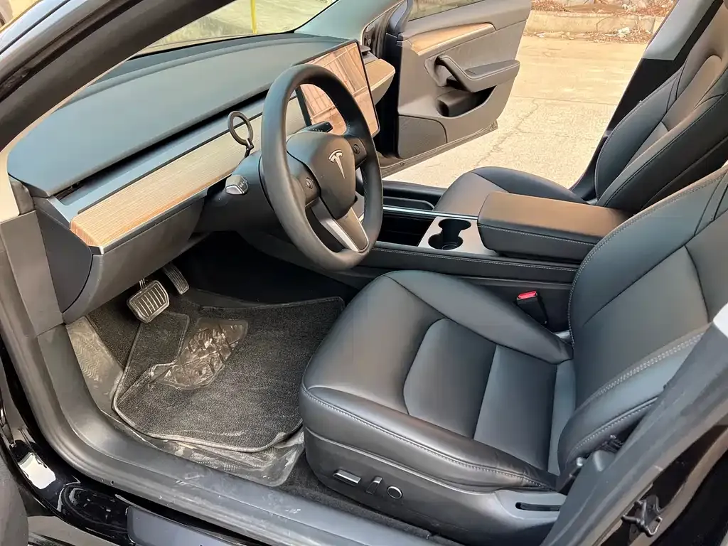 Tesla Model 3 — фото 4