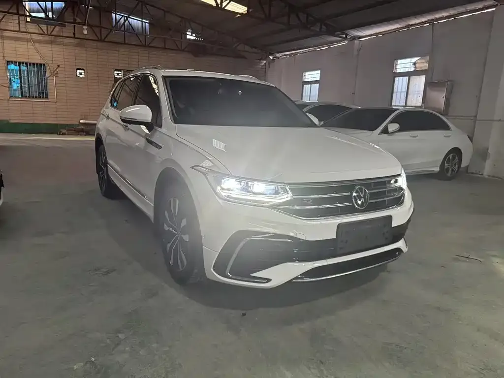 Volkswagen Tiguan L 2023 из CN, фото 3