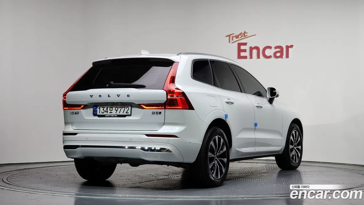 Volvo XC60 — фото 7
