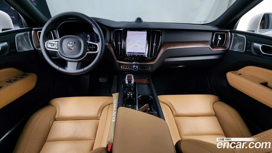 Volvo XC60 — фото 10